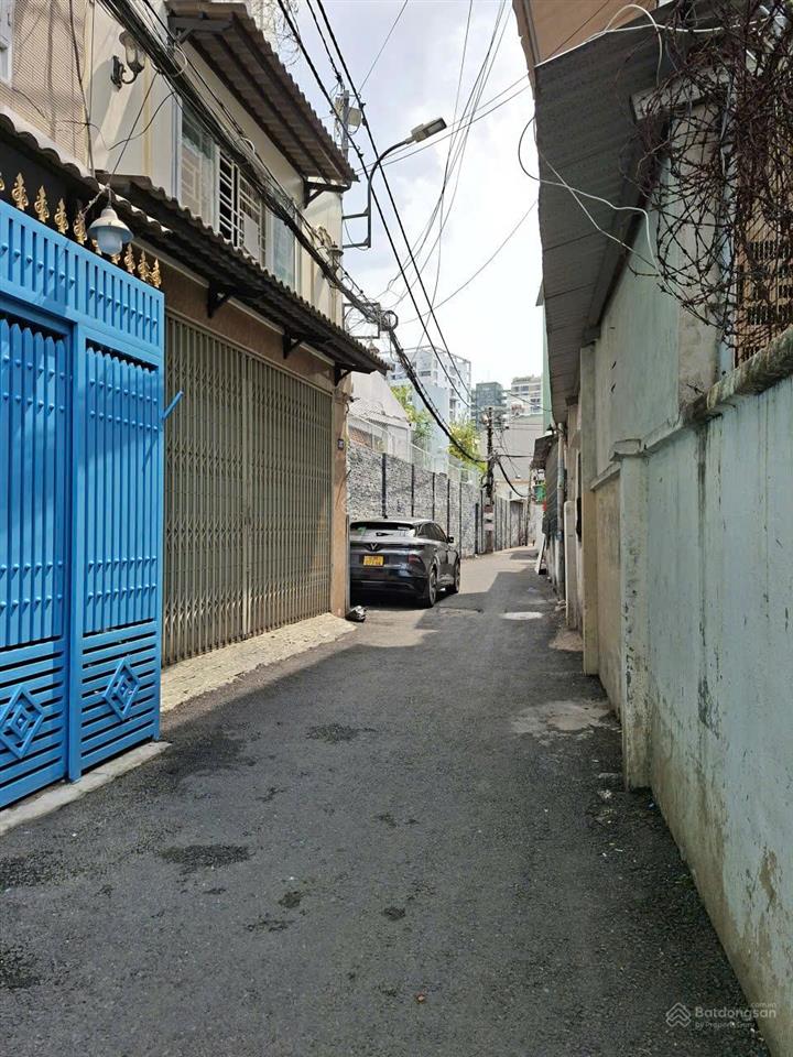 Bán đất tặng 2 căn nhà 1 trệt, 2 lầu, sân thượng, có 8 phòng cho thuê quận bình thạnh