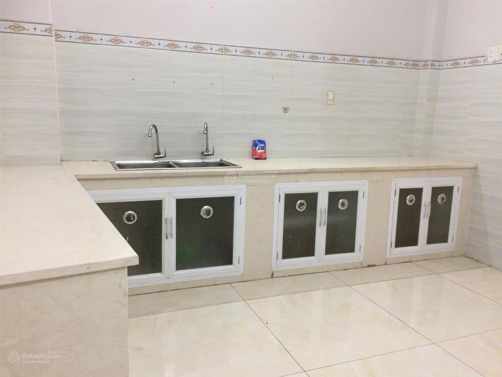 Bán đất tặng 2 căn nhà 1 trệt, 2 lầu, sân thượng, có 8 phòng cho thuê quận bình thạnh