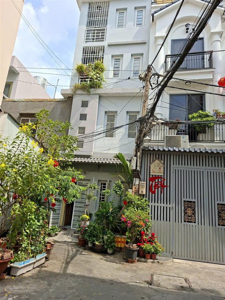 Bán đất tặng 2 căn nhà 1 trệt, 2 lầu, sân thượng, có 8 phòng cho thuê quận bình thạnh