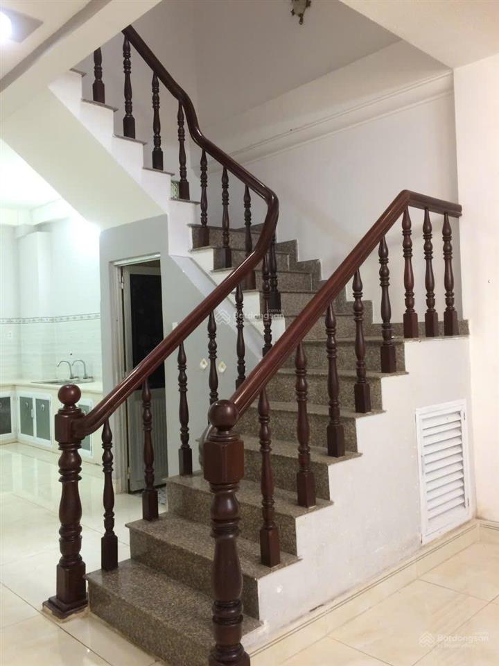 Bán đất tặng 2 căn nhà 1 trệt, 2 lầu, sân thượng, có 8 phòng cho thuê quận bình thạnh