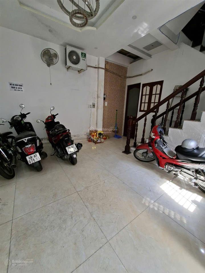 Bán đất tặng 2 căn nhà 1 trệt, 2 lầu, sân thượng, có 8 phòng cho thuê quận bình thạnh