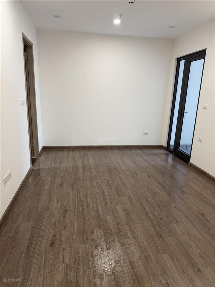Tôi có suất ngoại giao tại 33 lê văn lương giá tốt nhất thị trường cần bán