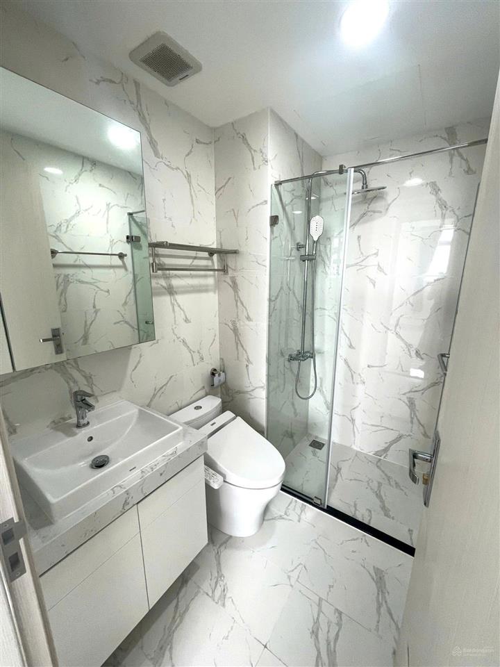 Cho thuê gấp căn hộ 3pn 2wc  nội thất cơ bản  giá 17 triệu tại paris hoàng kim.  xem nhà