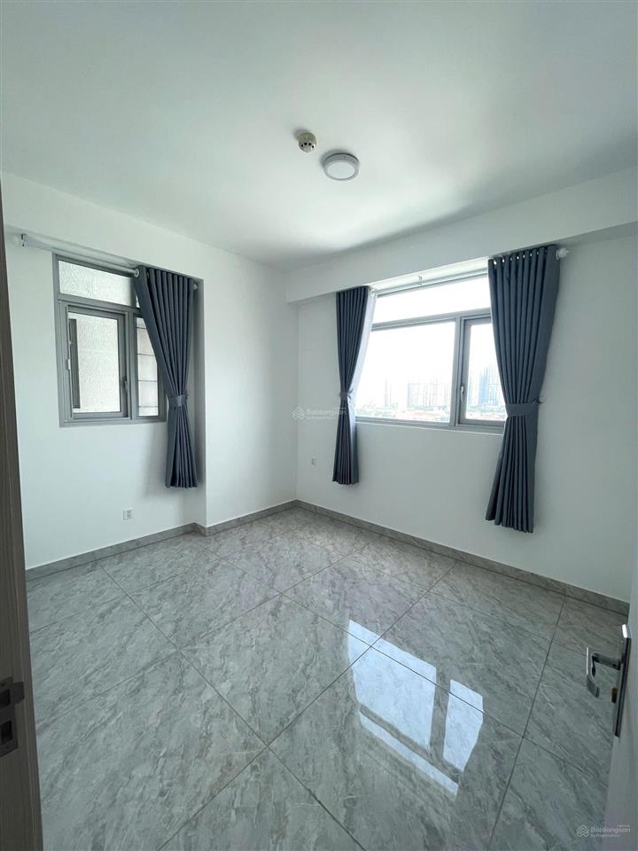 Cho thuê gấp căn hộ 3pn 2wc  nội thất cơ bản  giá 17 triệu tại paris hoàng kim.  xem nhà
