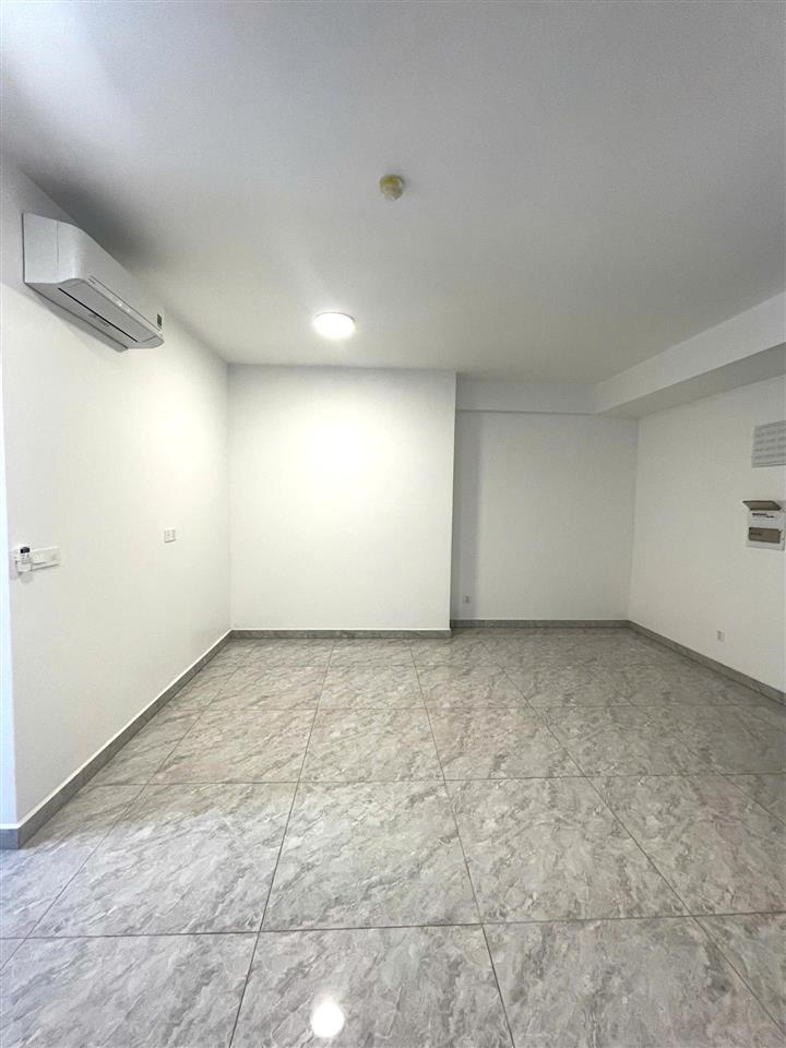 Cho thuê gấp căn hộ 3pn 2wc  nội thất cơ bản  giá 17 triệu tại paris hoàng kim.  xem nhà