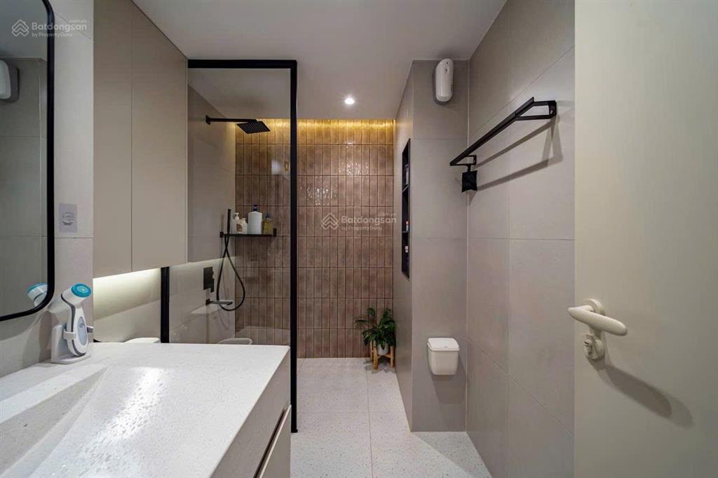 Cần cho thuê cc oriental dt 105m2, 3pn ntcb giá 13tr/tháng.  0909 368 *** hân