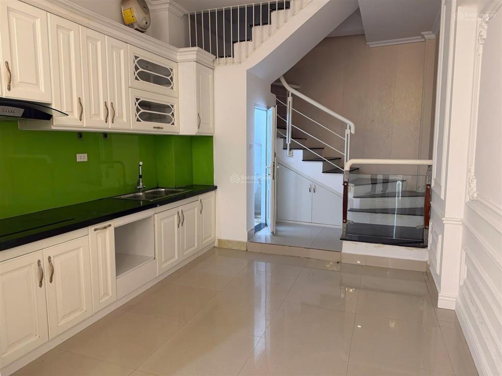 Bán nhà định công 46m x 4 tầng ô tô đỗ cửa ngõ thông gần hồ định công