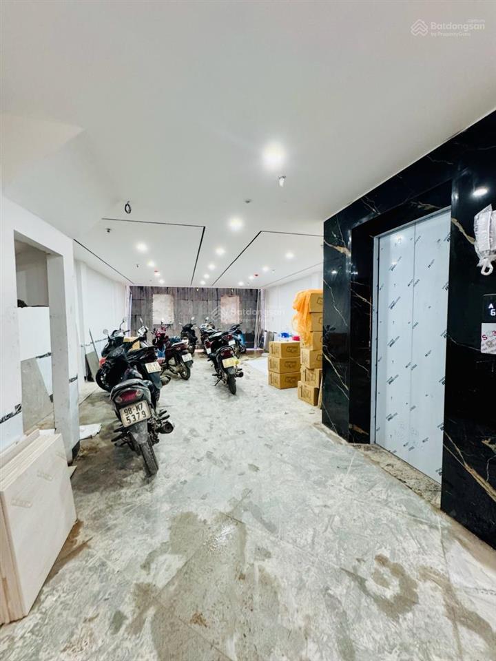 Ô tô vào nhà thang máy 23 căn hộ khép kín, dòng tiền gần 2 tỷ/năm phân lô hoàng văn thái
