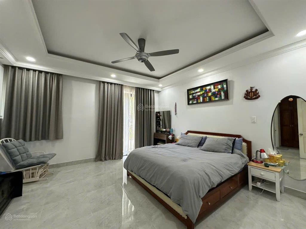 Bán biệt thự himlam cách đại học rimit q.7  nguyễn văn linh tp.chm 500m