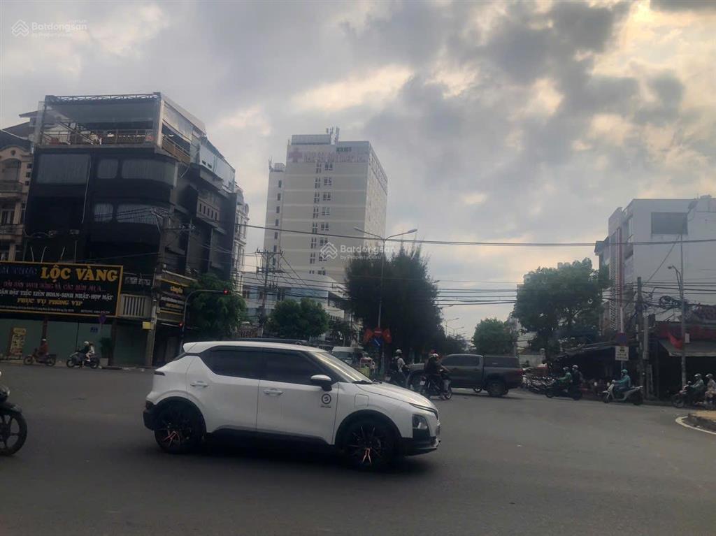 Bán nhà cấp 4 góc 2 mt view công viên ngay vòng xoay giải trí trung sơn  tp.hcm