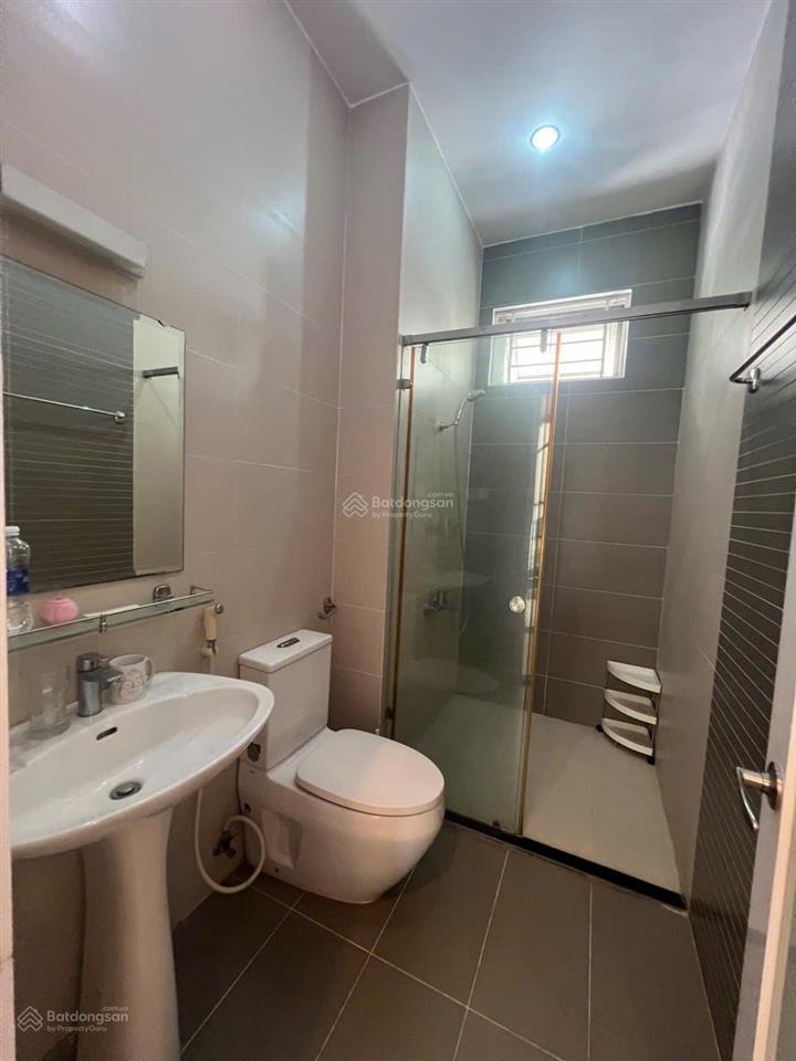 Bán nhà mt kinh doanh  vị trí đẹp ngay mũi tàu himlam 6a trung sơn bình chánh tp.hcm