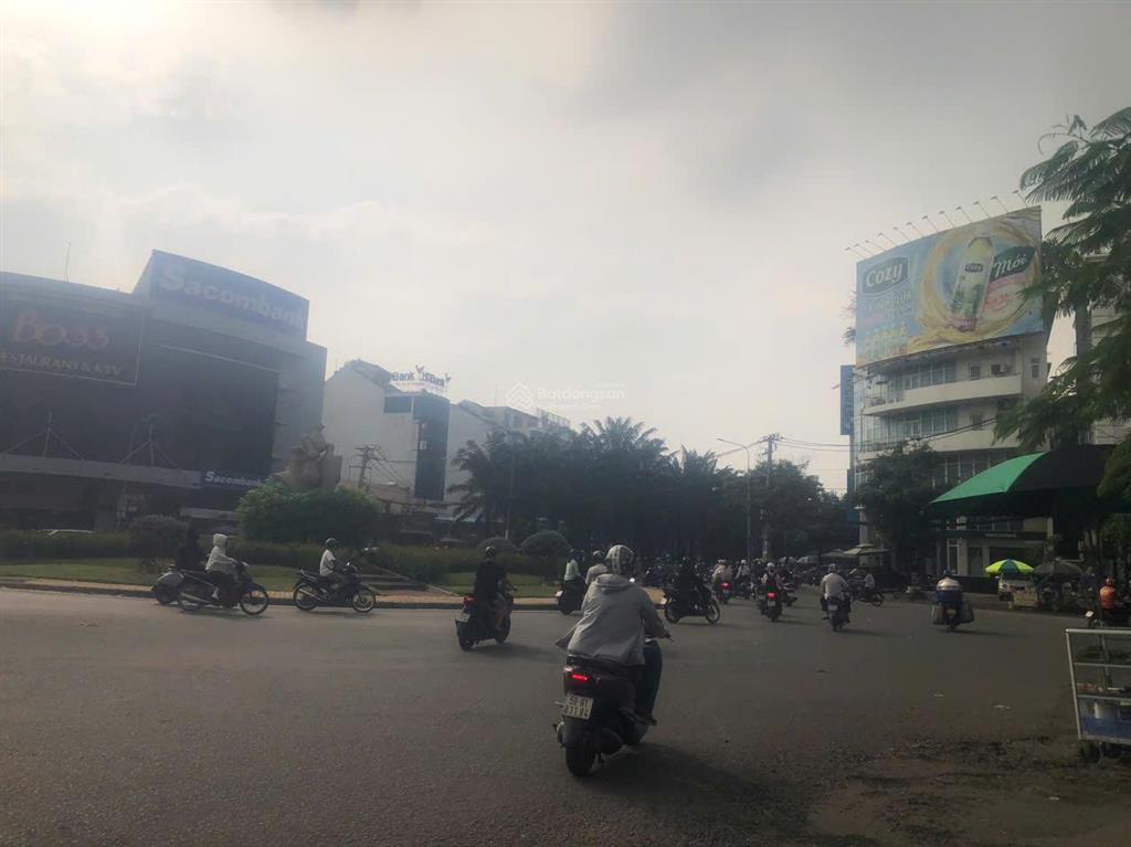 Bán nhà mt  vị trí đẹp ngay vòng xoay giải trí trung sơn