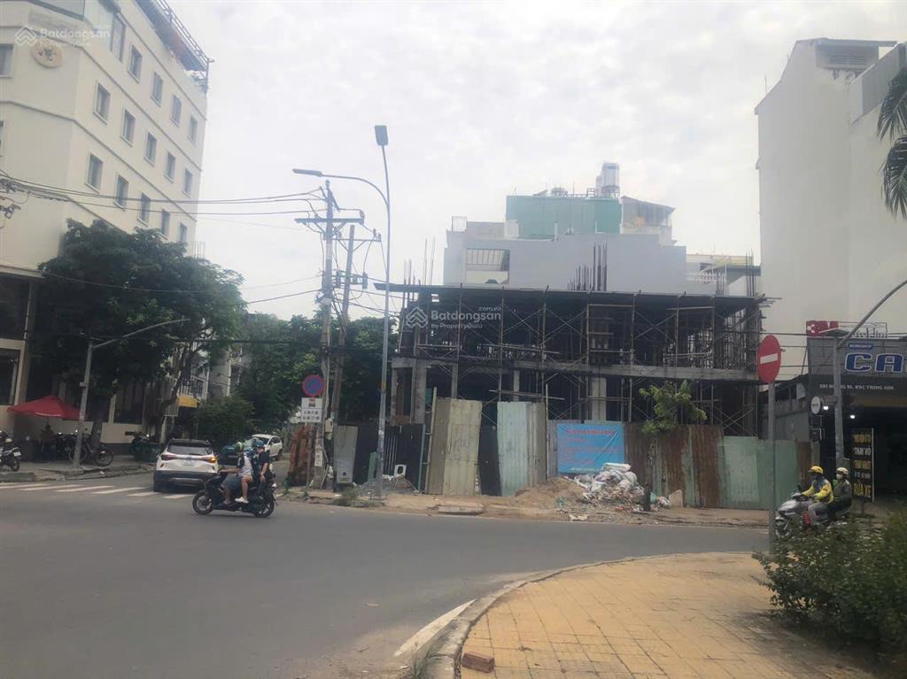 Bán nhà mt  vị trí đẹp ngay vòng xoay giải trí trung sơn