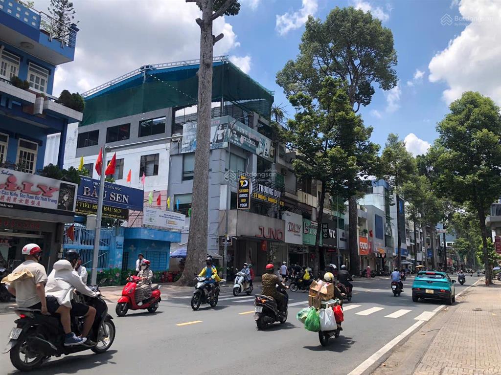 Nhà góc 2mt vị trí đẹp  kinh doanh sầm uất  mt đường nguyễn trãi tp.hcm