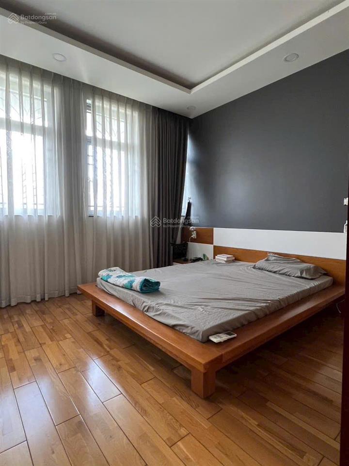 Bán khách sạn mt đường số sát vòng xoay giải trí trung sơn bình chánh tp.hcm