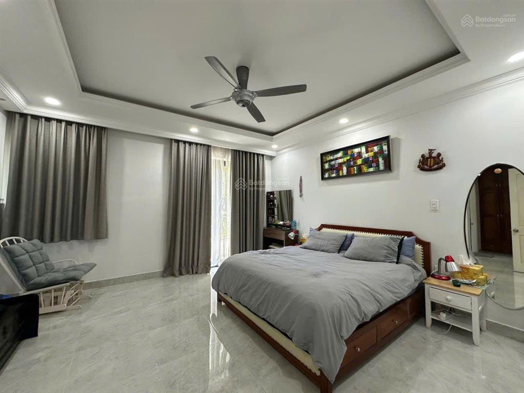 Bán khách sạn mt đường số sát vòng xoay giải trí trung sơn bình chánh tp.hcm