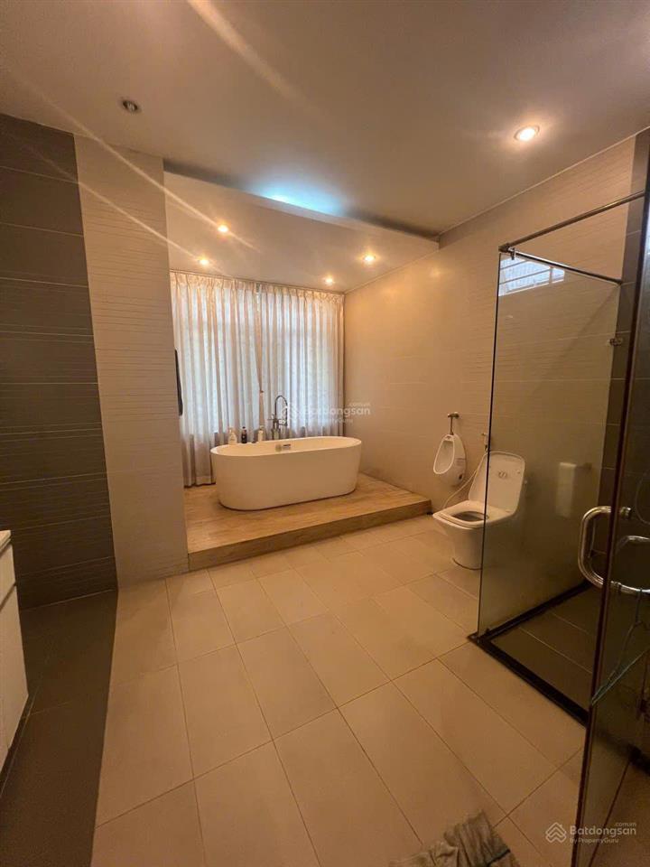Bán khách sạn mt đường số sát vòng xoay giải trí trung sơn bình chánh tp.hcm