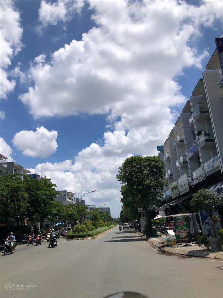 Bán nhà 1 hầm 1 trệt 3 lầu view công viên khu dân cư mizuki nguyễn văn linh. tphcm