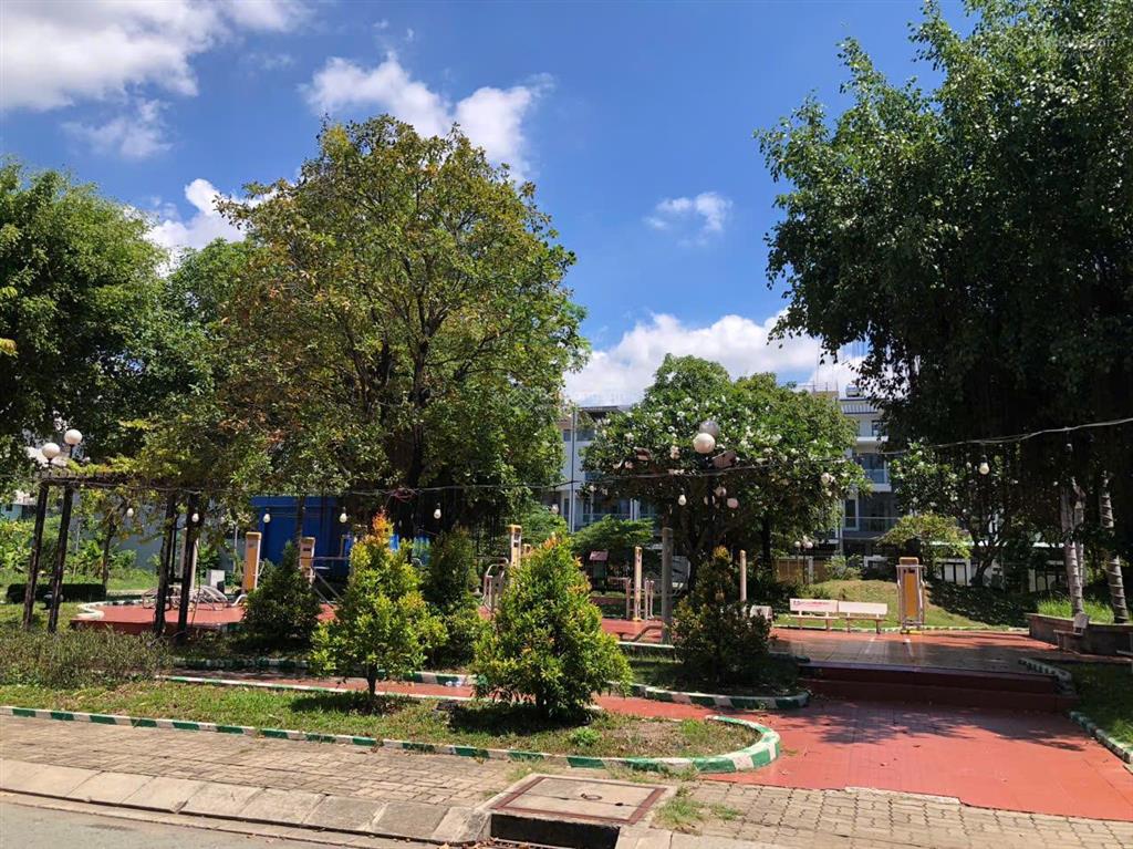 Bán nhà 1 hầm 1 trệt 3 lầu view công viên khu dân cư mizuki nguyễn văn linh. tphcm