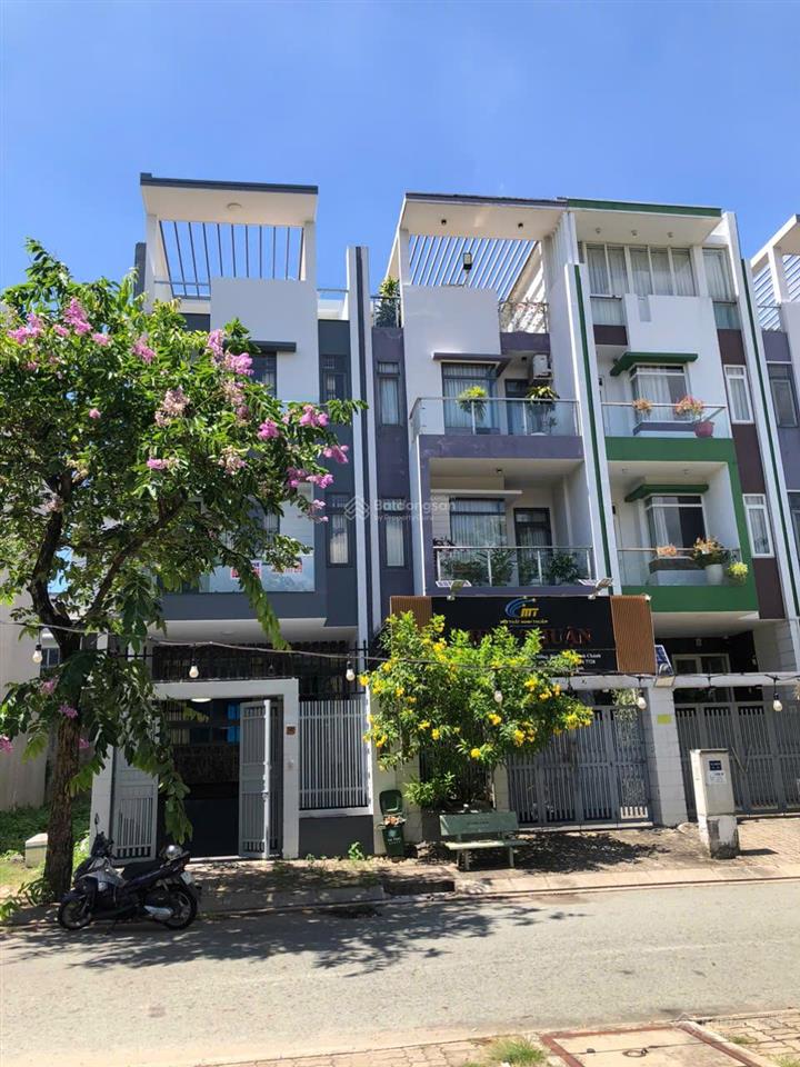 Bán nhà 1 hầm 1 trệt 3 lầu view công viên khu dân cư mizuki nguyễn văn linh. tphcm