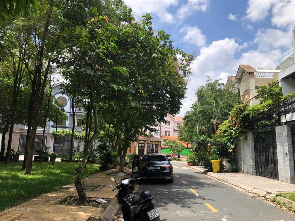 Bán nhà 1 hầm 1 triệt 3 lầu mới view công viên gần bến xe quận 8 cũ tp.hcm