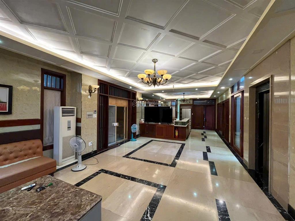 Cho thuê biệt thự mt ngay mũi tàu và phòng công chứng himlam 6a trung sơn, tphcm