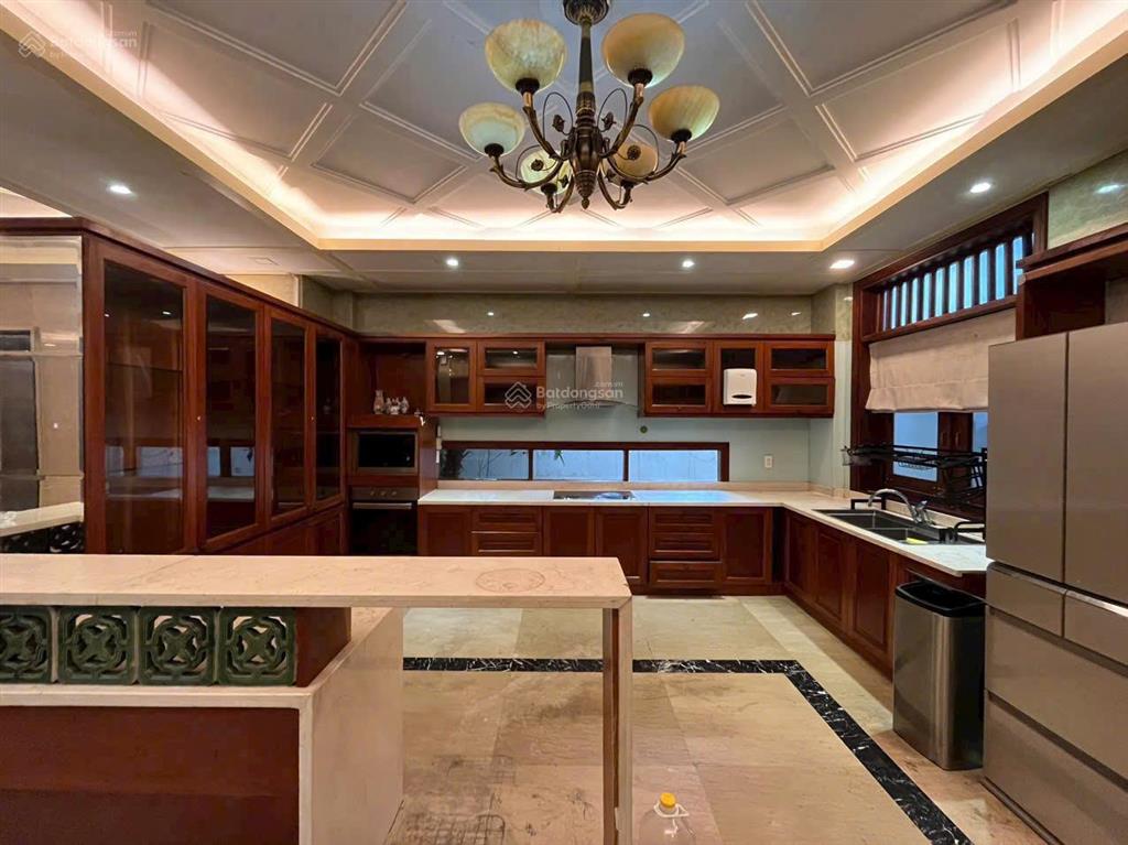 Cho thuê biệt thự mt ngay mũi tàu và phòng công chứng himlam 6a trung sơn, tphcm