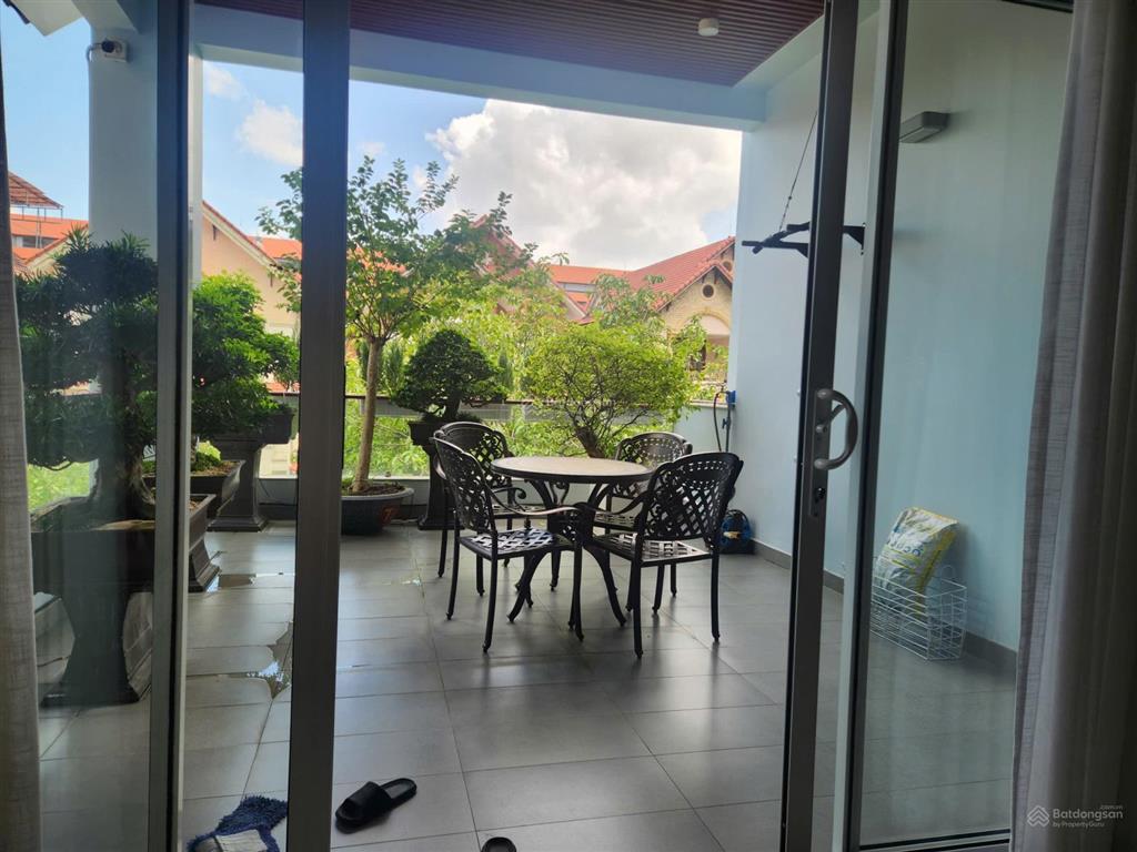 Nhà hướng đông vị trí đẹp 1 trệt 3 lầu mới 100% đường phạm hùng cách cầu nguyễn tri phương 2km