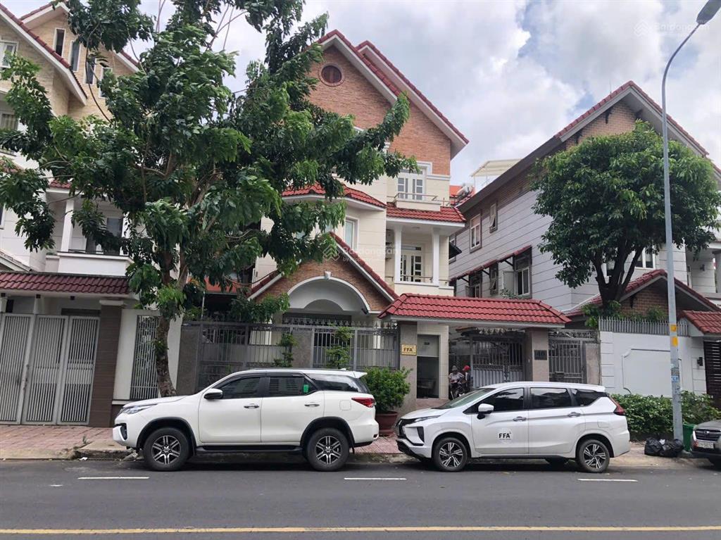 Cho thuê biệt thự vị trí đẹp hướng đông ngay mũi tàu đường 9a trung sơn bình chánh, tphcm