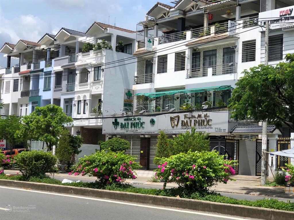 Nhà 1 trệt 3 lầu vị trí đẹp view công viên đường phạm hùng khu đô thị đại phúc. tphcm