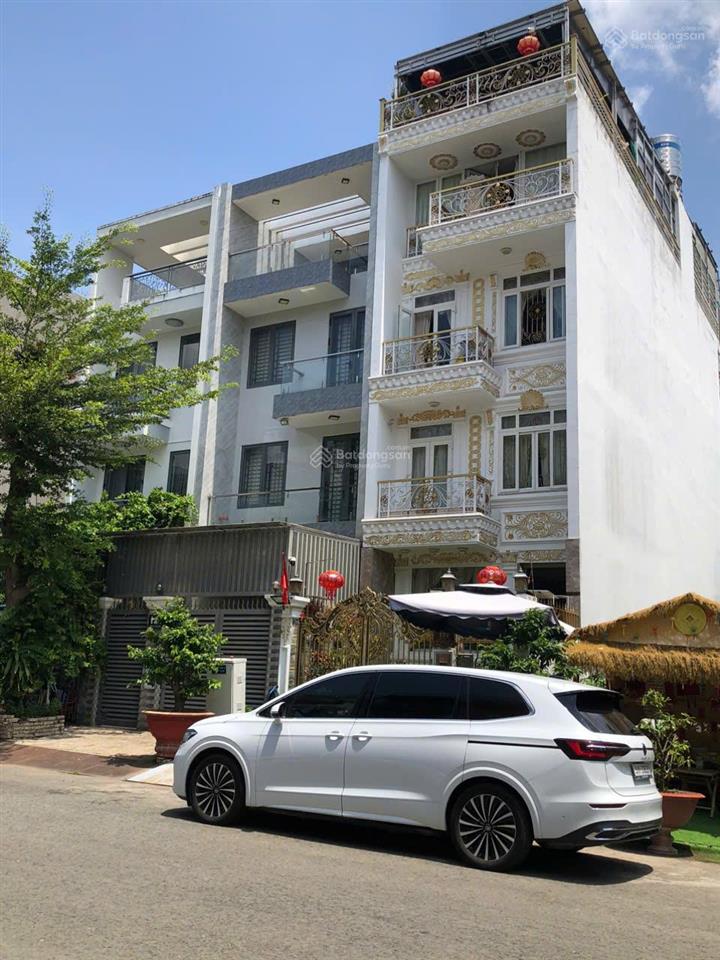 Nhà 1 trệt 3 lầu vị trí đẹp view công viên đường phạm hùng khu đô thị đại phúc. tphcm