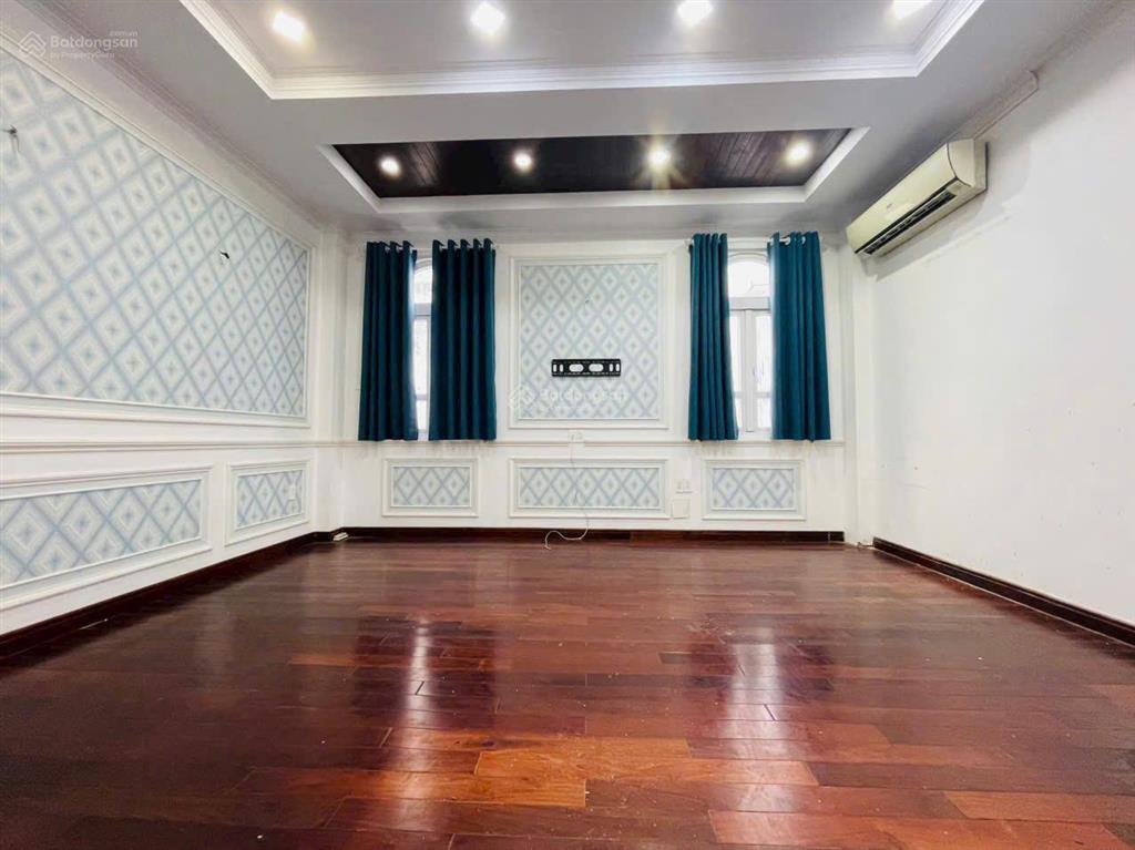 Nhà 1 trệt 3 lầu vị trí đẹp view công viên đường phạm hùng khu đô thị đại phúc. tphcm
