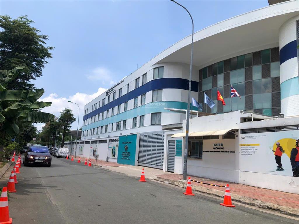 Nhà 1 trệt 3 lầu vị trí đẹp view công viên đường phạm hùng khu đô thị đại phúc. tphcm