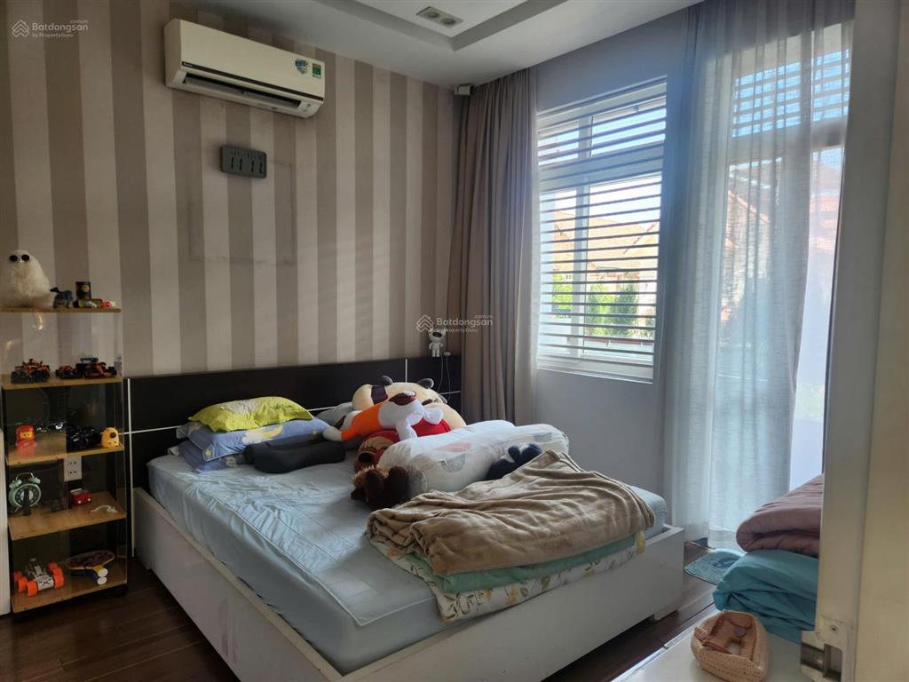 Nhà 1 trệt 3 lầu vị trí đẹp view công viên đường phạm hùng khu đô thị đại phúc. tphcm