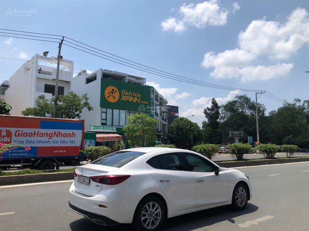 Nhà 1 trệt 3 lầu vị trí đẹp view công viên đường phạm hùng khu đô thị đại phúc. tphcm