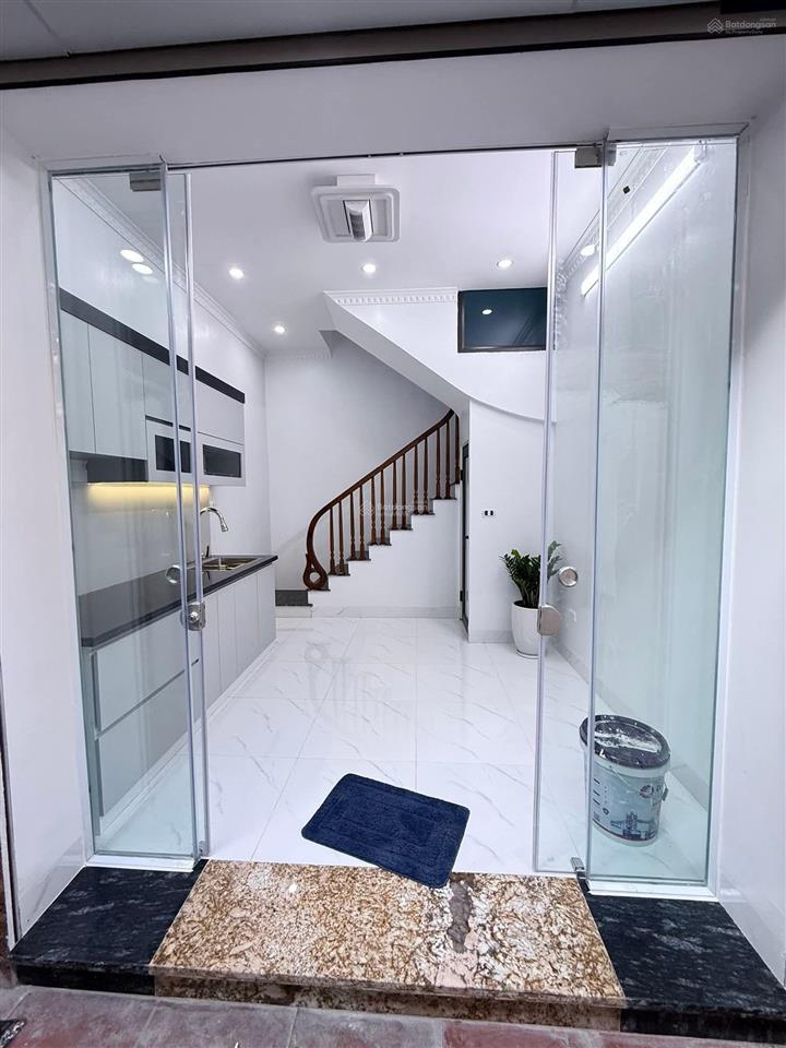 5,1tỷ,nhà20m2x3tầng,mt3,4m,2ngủ, 3wc, cách phố 15m, ngõ thẳng xe máy tránh, ở luôn,kimmã,ba đình.
