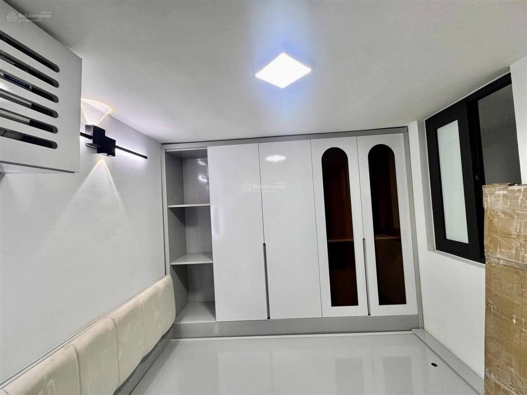 (ảnh thật)ko có căn thứ 2 3,8 tỷ, bán tt tầng 1, mặt phố hoàn kiếm, dt 50m2, sổ đỏ, tổng 3 ngủ