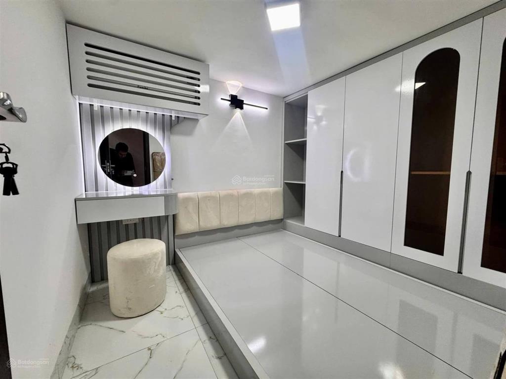 (ảnh thật)ko có căn thứ 2 3,8 tỷ, bán tt tầng 1, mặt phố hoàn kiếm, dt 50m2, sổ đỏ, tổng 3 ngủ