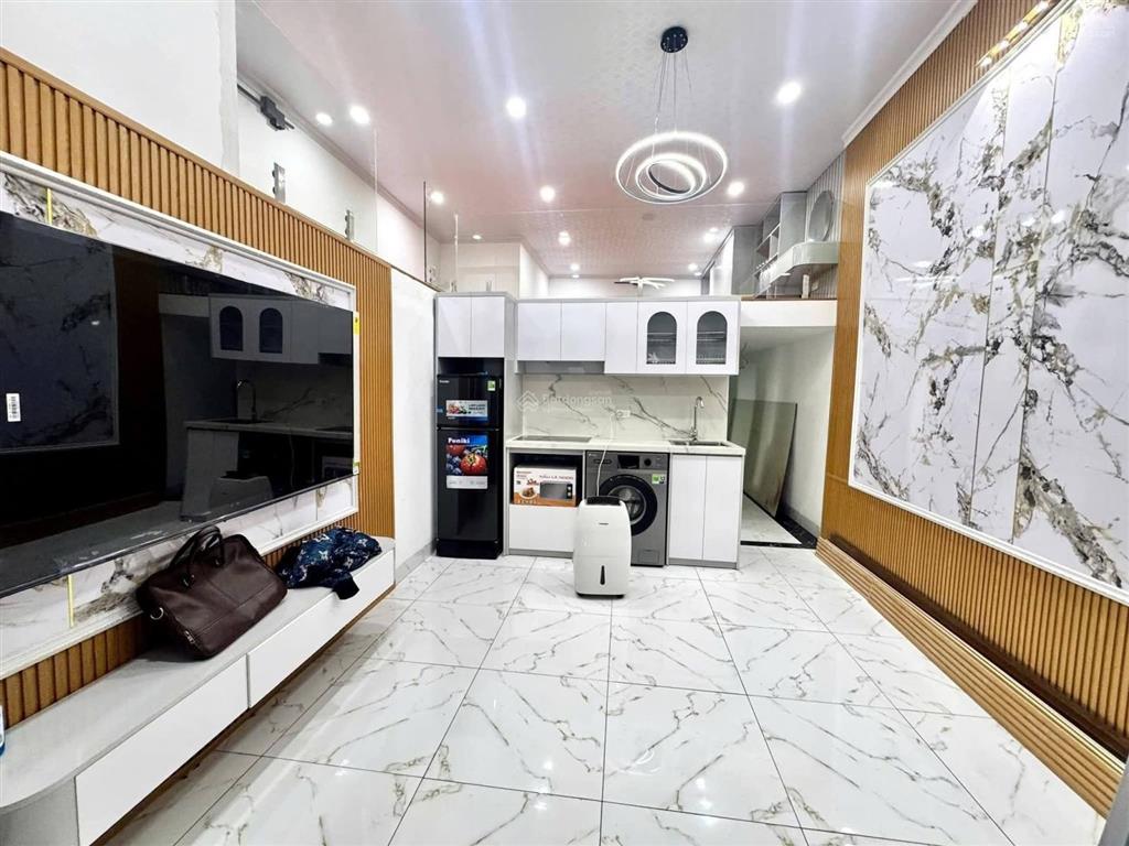 (ảnh thật)ko có căn thứ 2 3,8 tỷ, bán tt tầng 1, mặt phố hoàn kiếm, dt 50m2, sổ đỏ, tổng 3 ngủ