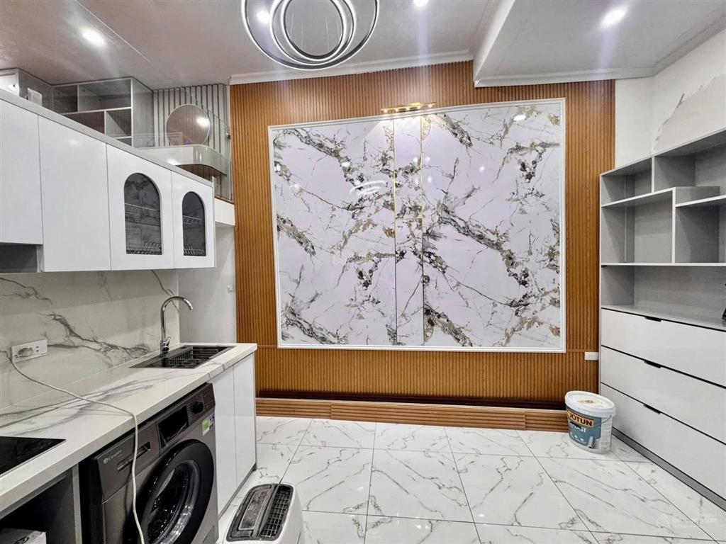 (ảnh thật)ko có căn thứ 2 3,8 tỷ, bán tt tầng 1, mặt phố hoàn kiếm, dt 50m2, sổ đỏ, tổng 3 ngủ