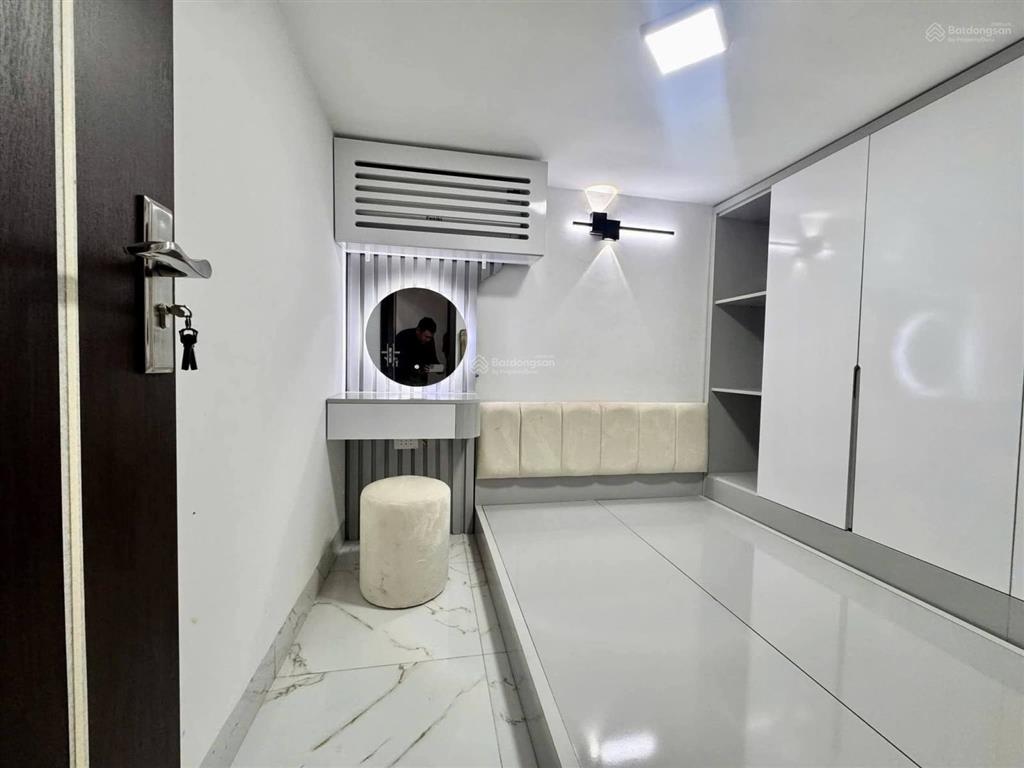 (ảnh thật)ko có căn thứ 2 3,8 tỷ, bán tt tầng 1, mặt phố hoàn kiếm, dt 50m2, sổ đỏ, tổng 3 ngủ