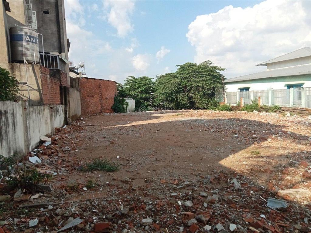Bán đất hẻm 379 bùi thị xuân, dt 769,2m2 (tc 303,8m2), cách ngã 4 bình trị 200m, chợ tân bình 500m