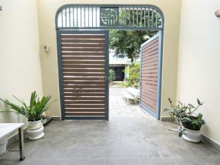 Nhà full nội thất cao cấp phường an phú cách cầu sg 1km , trệt 3 làu giá 38tr/ tháng