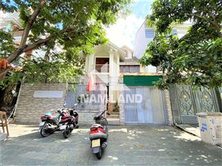 Biệt thự kế bên metro (mega market), cách cầu sg 500 có hầm để xe rộng, ngang 10m giá thuê 45tr