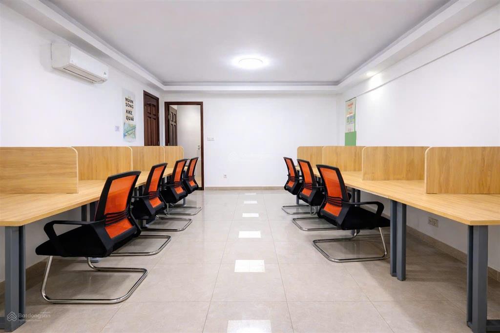 Nhà nguyễn hoàng có hầm để xe rộng 3 lầu phù hợp mọi ngành nghề, giá 40 triệu/tháng