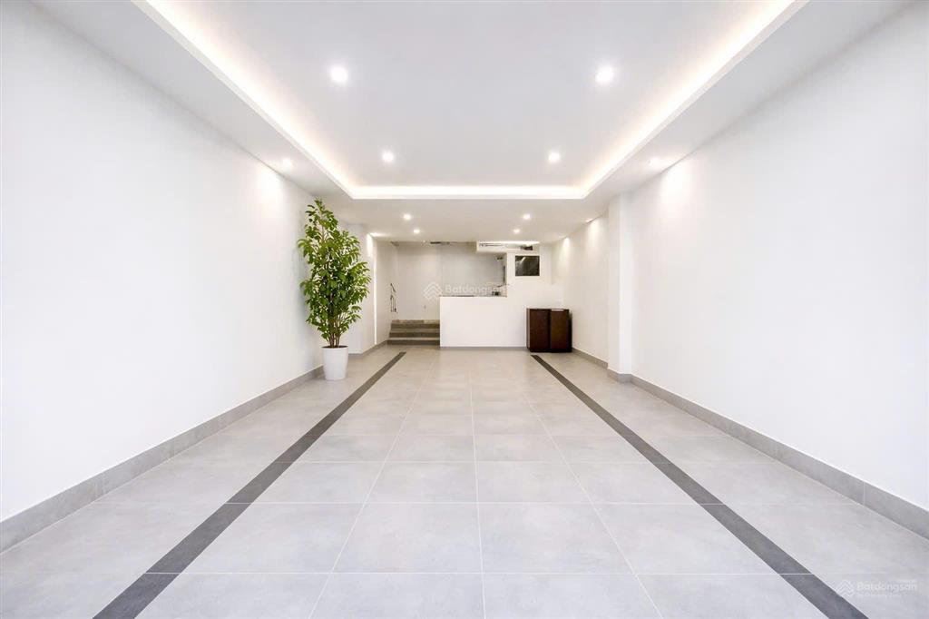 Nhà nguyễn hoàng có hầm để xe rộng 3 lầu phù hợp mọi ngành nghề, giá 40 triệu/tháng