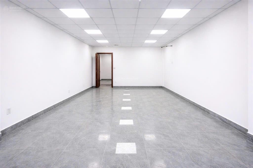 Nhà nguyễn hoàng có hầm để xe rộng 3 lầu phù hợp mọi ngành nghề, giá 40 triệu/tháng