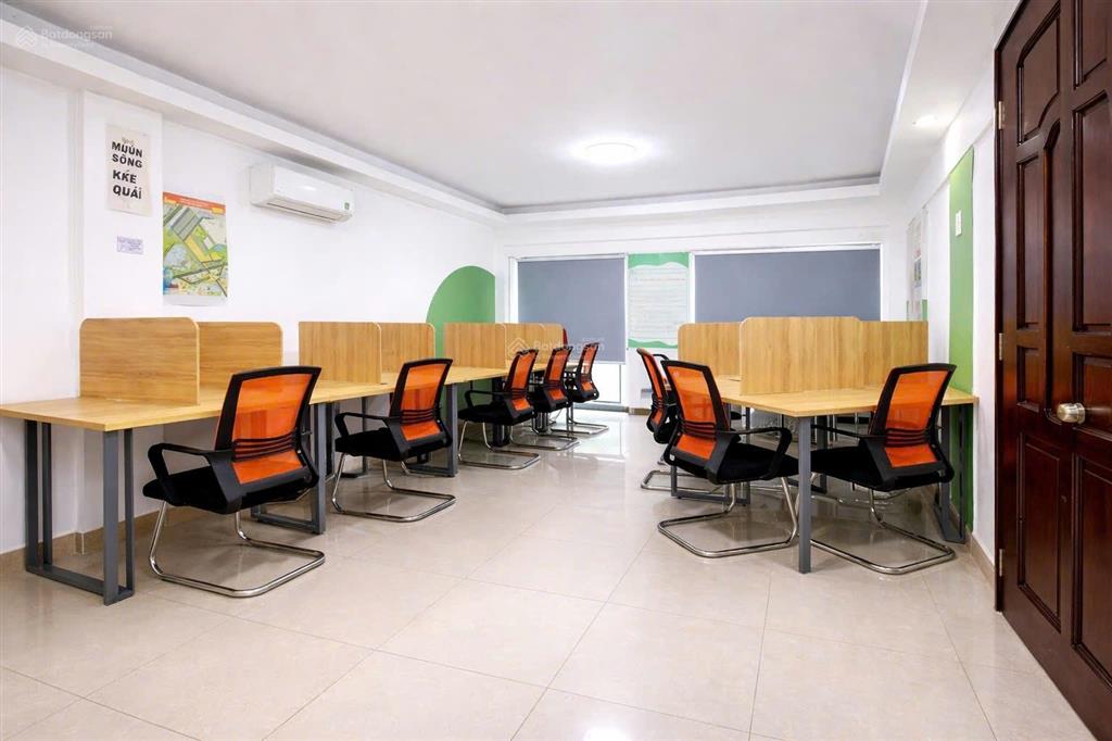 Nhà nguyễn hoàng có hầm để xe rộng 3 lầu phù hợp mọi ngành nghề, giá 40 triệu/tháng