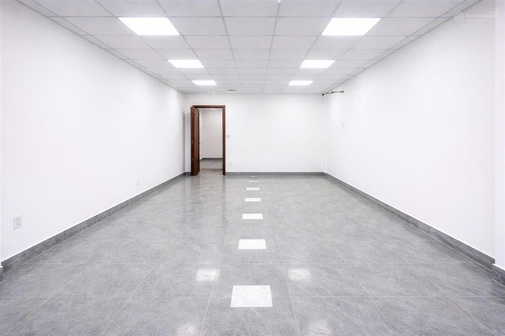 Nhà nguyễn hoàng có hầm để xe rộng 3 lầu phù hợp mọi ngành nghề, giá 40 triệu/tháng