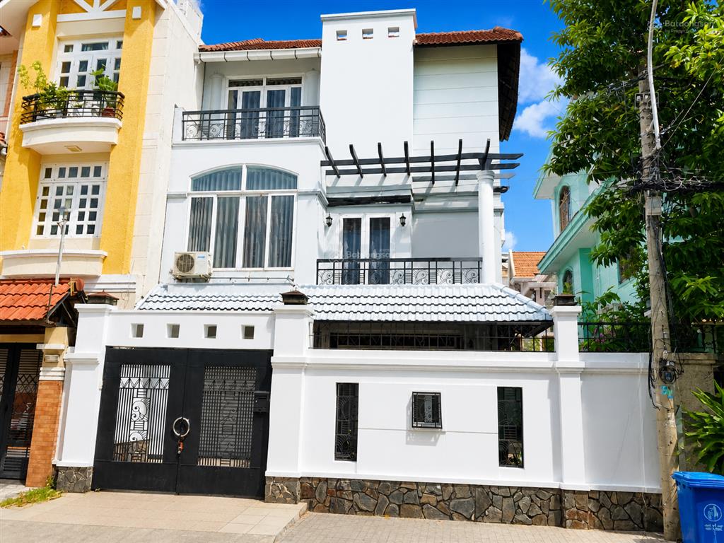 Villa ngang 8m gần trần não phù hợp showroom, văn phòng , cty thiết kế ... giá 40tr